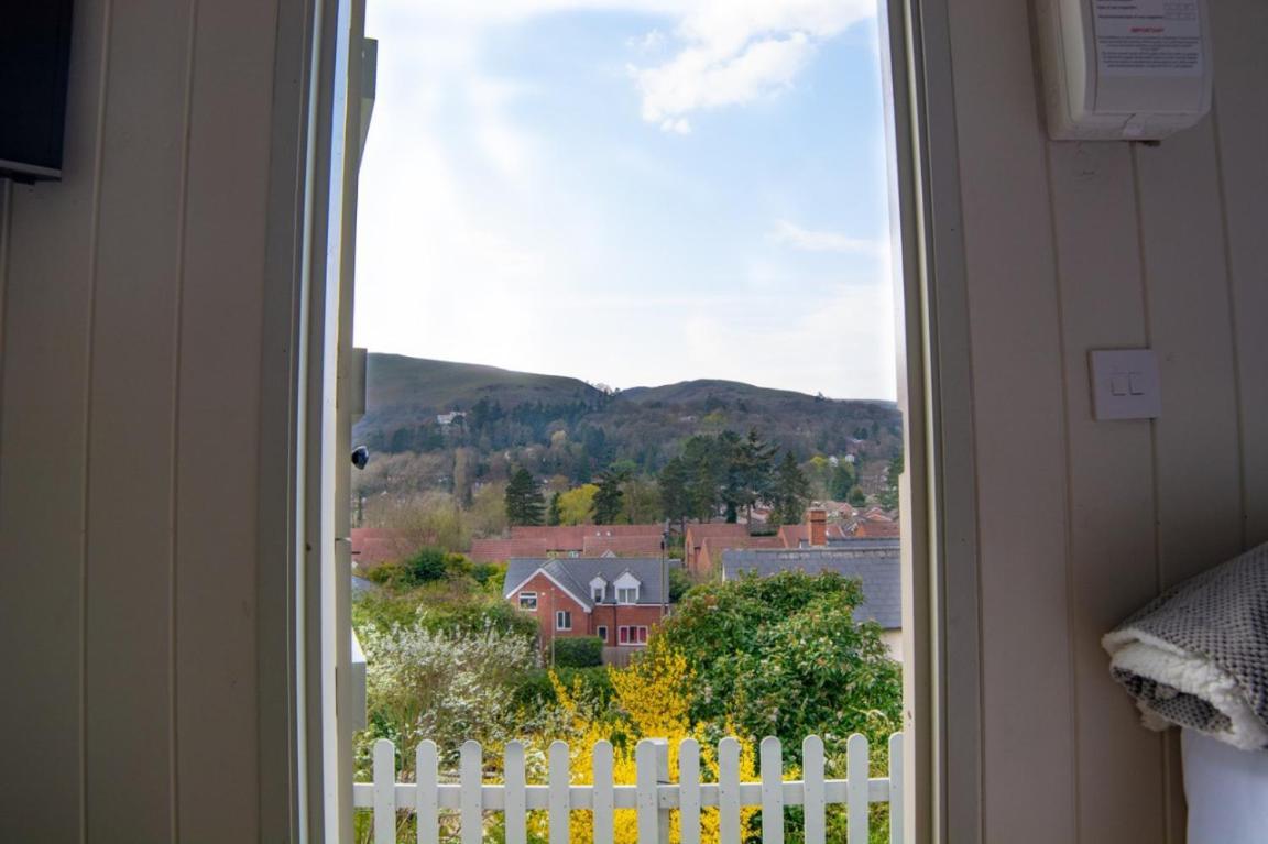 Hilltop Hut Church Stretton Exterior photo