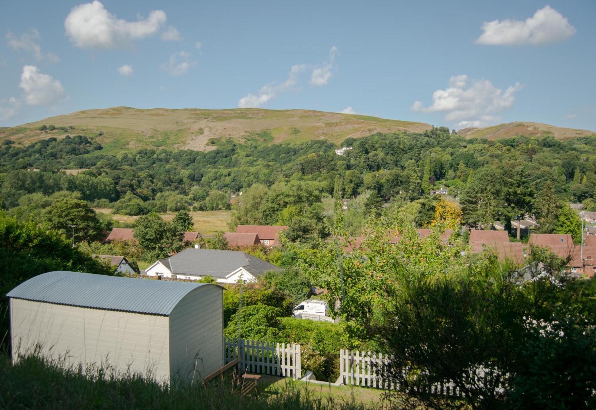 Hilltop Hut Church Stretton Exterior photo