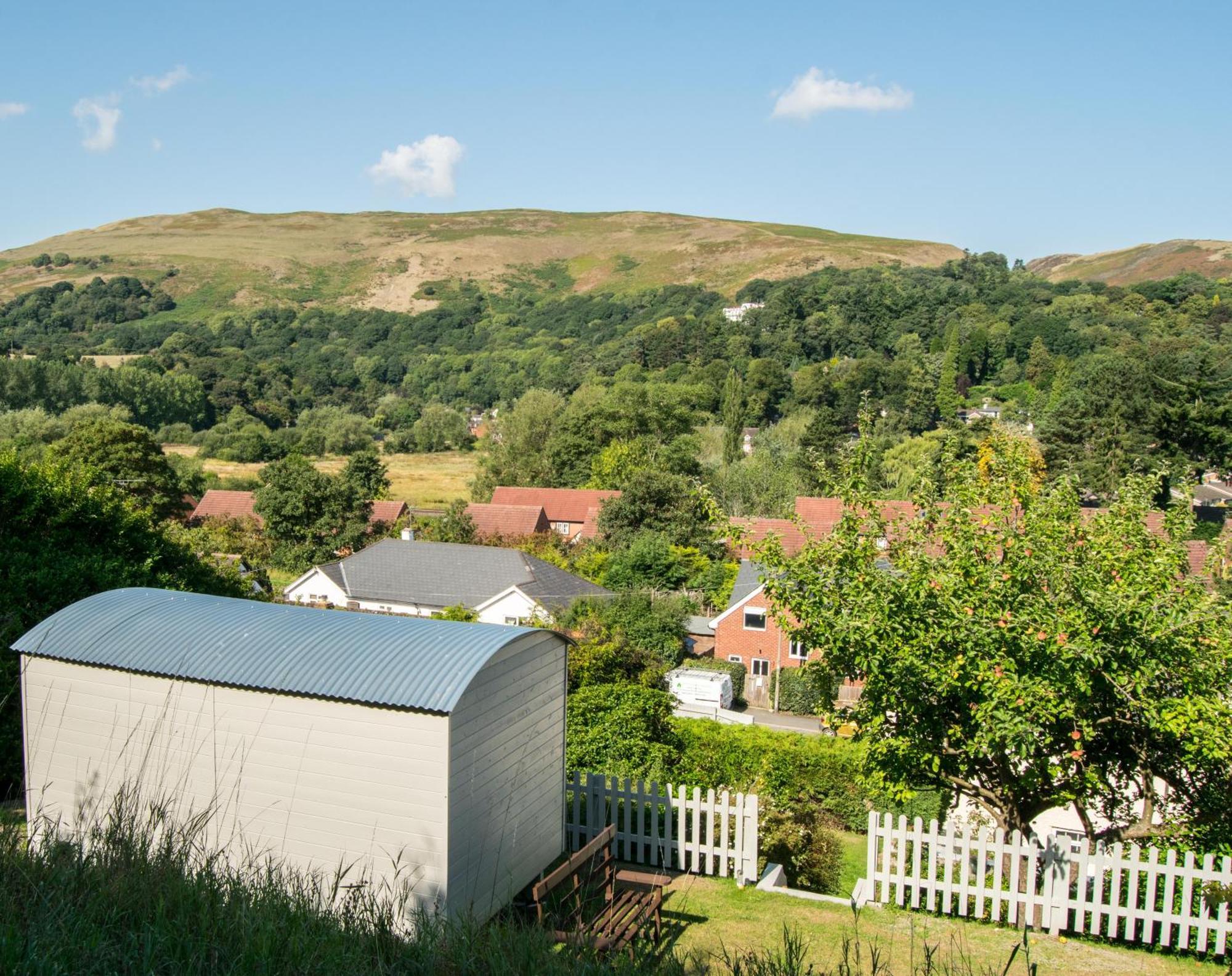 Hilltop Hut Church Stretton Exterior photo